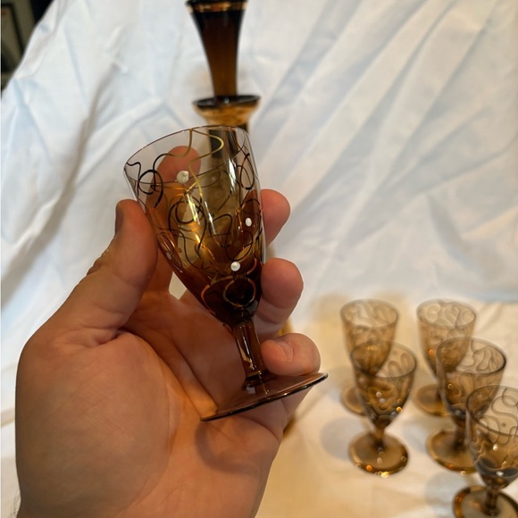 Vintage Elegant Gold Decanter Set with Glasses - Picture 6 of 11